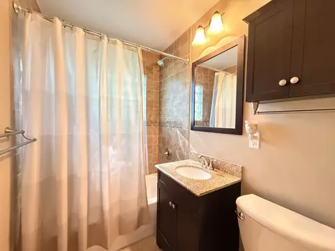 Bath - 99 Circle Dr E, Montgomery, IL 60538 photo 1 of 1