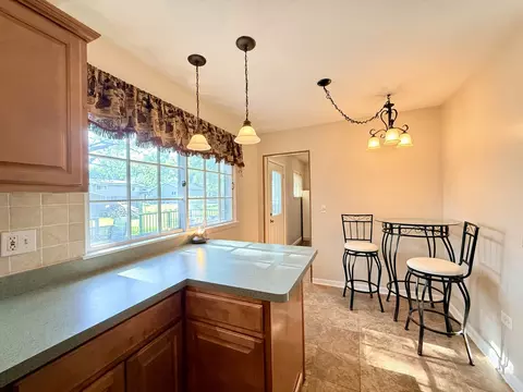 Kitchen - 99 Circle Dr E, Montgomery, IL 60538 photo 4 of 6