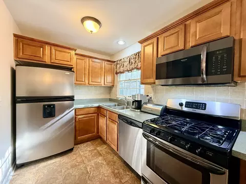Kitchen - 99 Circle Dr E, Montgomery, IL 60538 photo 1 of 6