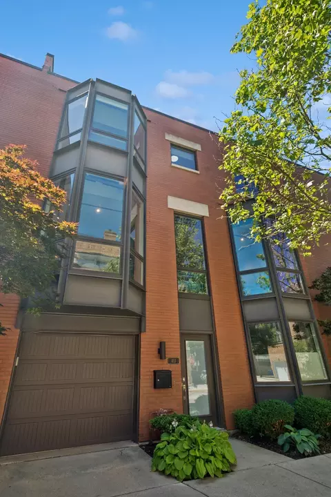 453 W Blackhawk St, Chicago, IL 60610