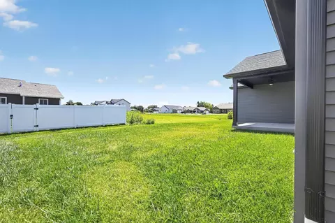 Exterior - 1704 Blenheim Dr, Springfield, IL 62711 photo 4 of 6