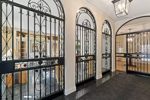 Entry Way - 70 E Scott St #307, Chicago, IL 60610 photo 1 of 4