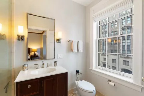 Bath - 70 E Scott St #307, Chicago, IL 60610 photo 1 of 4