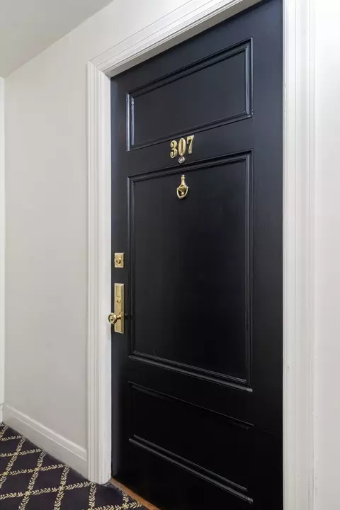 Entry Way - 70 E Scott St #307, Chicago, IL 60610 photo 3 of 4
