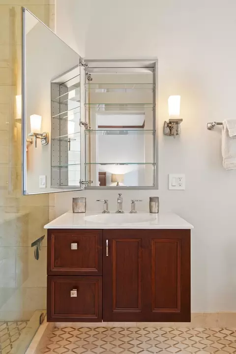 Bath - 70 E Scott St #307, Chicago, IL 60610 photo 4 of 4