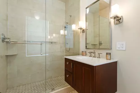Bath - 70 E Scott St #307, Chicago, IL 60610 photo 2 of 4