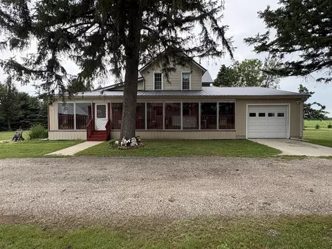 2563 Gurler Rd, Rochelle, IL 61068