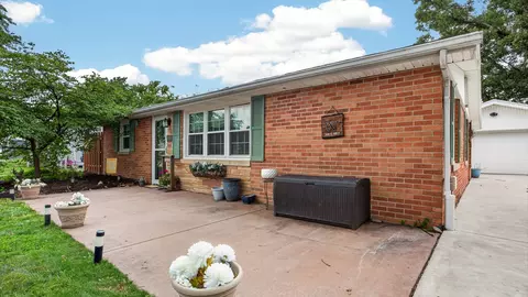 308 E Oak St, Downs, IL 61736 photo 3