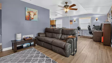 308 E Oak St, Downs, IL 61736 photo 5