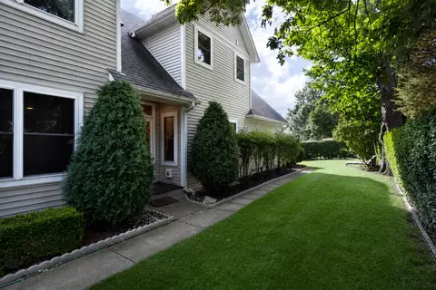 588 Onwentsia Ave, Highland Park, IL 60035
