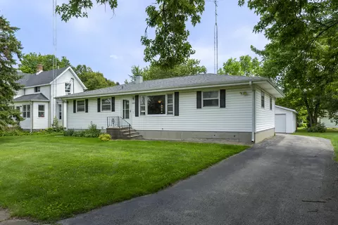 403 N 3rd St, Malta, IL 60150