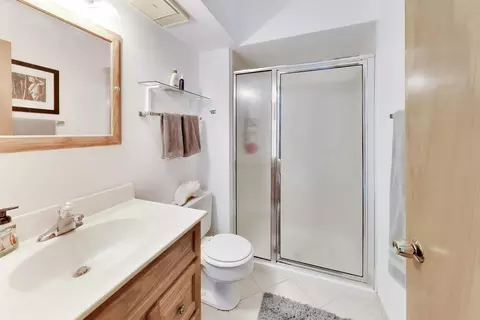 Bath - 900 S River Rd #4B, Des Plaines, IL 60016 photo 1 of 2