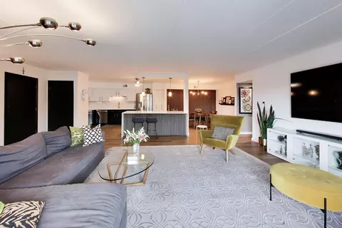 Living - 900 S River Rd #4B, Des Plaines, IL 60016 photo 2 of 3
