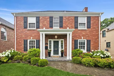 209 S Grace Ave, Elmhurst, IL 60126