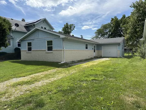 108 S Richman St, Villa Grove, IL 61956