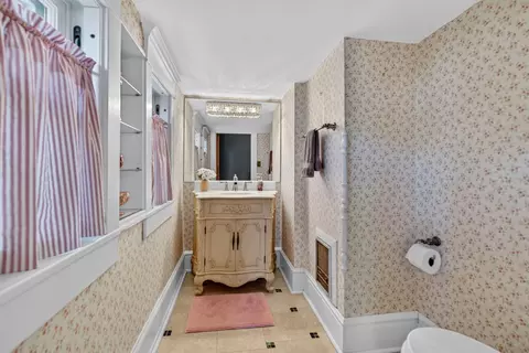 Bath - 532 Calhoun St, Morris, IL 60450 photo 1 of 8