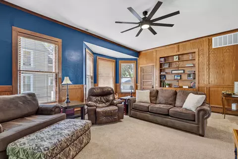 Living - 532 Calhoun St, Morris, IL 60450 photo 3 of 5