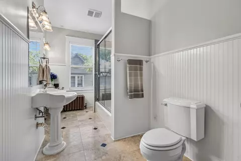 Bath - 532 Calhoun St, Morris, IL 60450 photo 5 of 8