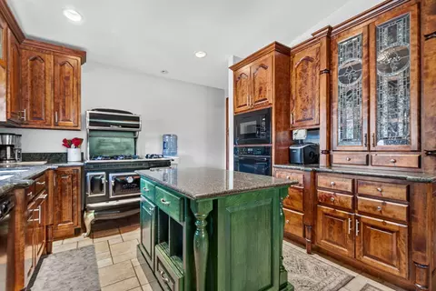 Kitchen - 532 Calhoun St, Morris, IL 60450 photo 3 of 5