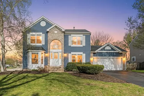 794 White Pine Cir, Lake In The Hills, IL 60156