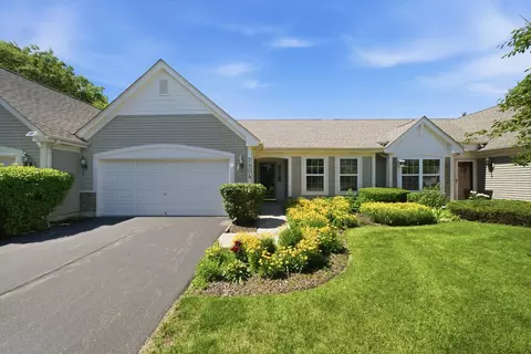 2804 N Southern Hills Dr, Wadsworth, IL 60083