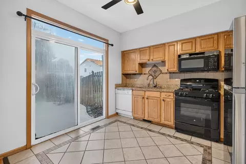Kitchen - 1434 Levato Ln, Minooka, IL 60447 photo 3 of 3