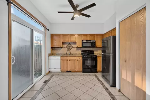 Kitchen - 1434 Levato Ln, Minooka, IL 60447 photo 2 of 3