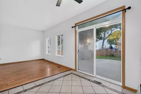 Living - 1434 Levato Ln, Minooka, IL 60447 photo 7 of 10