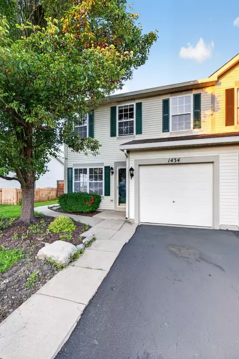 Exterior - 1434 Levato Ln, Minooka, IL 60447 photo 2 of 10
