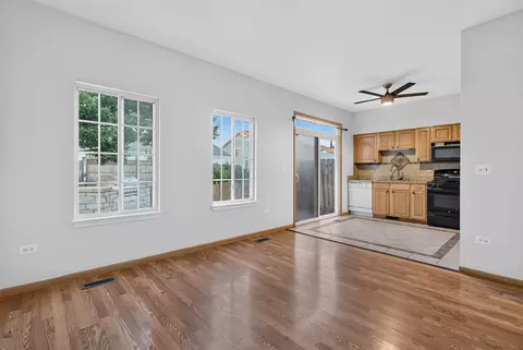 Living - 1434 Levato Ln, Minooka, IL 60447 photo 6 of 10