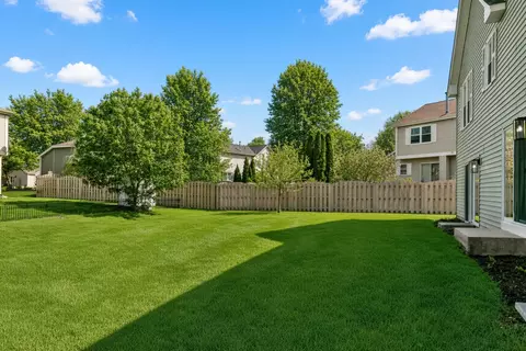 Exterior - 731 Roaring Brook Ln, Algonquin, IL 60102 photo 2 of 2