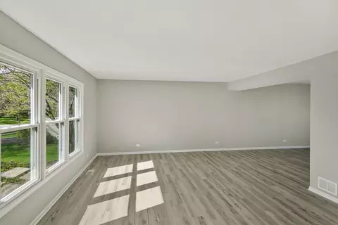 Living - 731 Roaring Brook Ln, Algonquin, IL 60102 photo 1 of 5