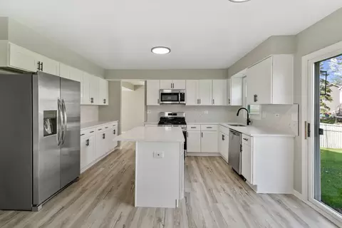 Kitchen - 731 Roaring Brook Ln, Algonquin, IL 60102 photo 1 of 3