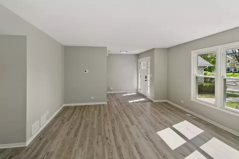 Living - 731 Roaring Brook Ln, Algonquin, IL 60102 photo 2 of 5