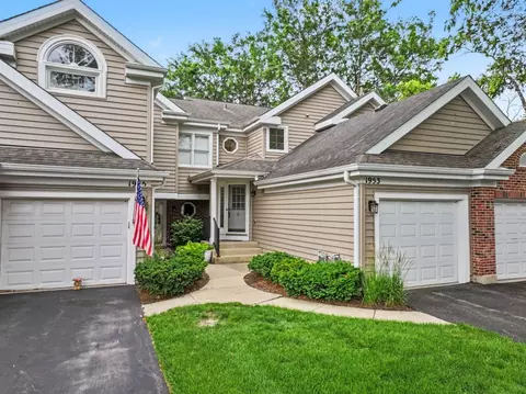 1953 N Coldspring Rd, Arlington Heights, IL 60004