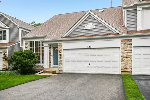 620 N Charter Hall Dr, Palatine, IL 60067