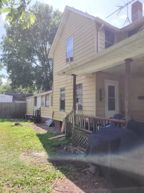 853 N Cedar St, Galesburg, IL 61401