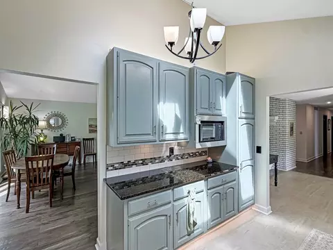 Kitchen - 2579 W Fairgrounds Rd, Freeport, IL 61032 photo 1 of 5