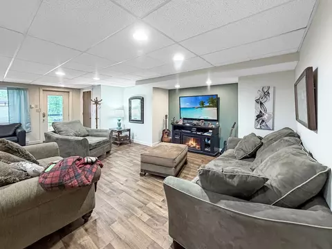 Living - 2579 W Fairgrounds Rd, Freeport, IL 61032 photo 11 of 11