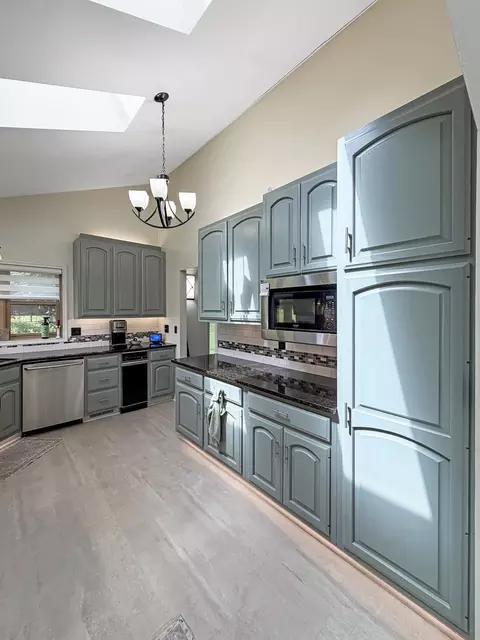 Kitchen - 2579 W Fairgrounds Rd, Freeport, IL 61032 photo 5 of 5