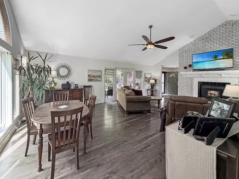 Dining - 2579 W Fairgrounds Rd, Freeport, IL 61032 photo 1 of 3