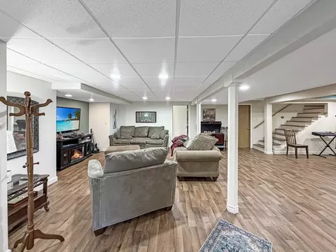 Living - 2579 W Fairgrounds Rd, Freeport, IL 61032 photo 6 of 11