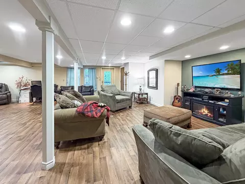 Living - 2579 W Fairgrounds Rd, Freeport, IL 61032 photo 9 of 11