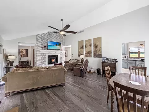 Living - 2579 W Fairgrounds Rd, Freeport, IL 61032 photo 2 of 11