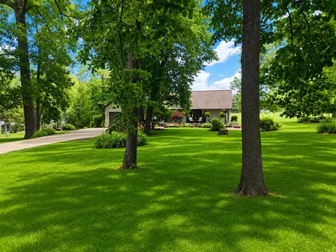Exterior - 2579 W Fairgrounds Rd, Freeport, IL 61032 photo 3 of 5