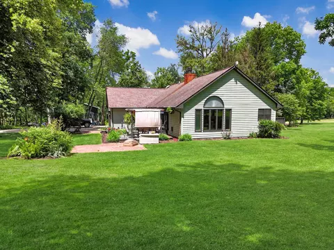 Exterior - 2579 W Fairgrounds Rd, Freeport, IL 61032 photo 4 of 5
