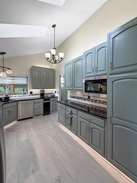 Kitchen - 2579 W Fairgrounds Rd, Freeport, IL 61032 photo 2 of 5