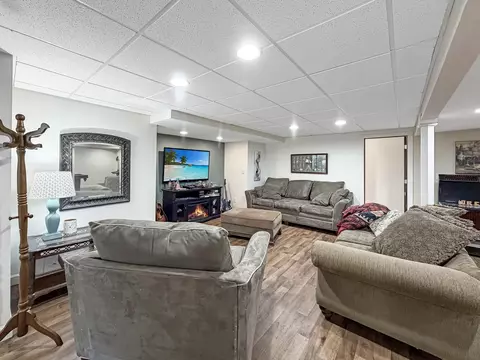 Living - 2579 W Fairgrounds Rd, Freeport, IL 61032 photo 8 of 11