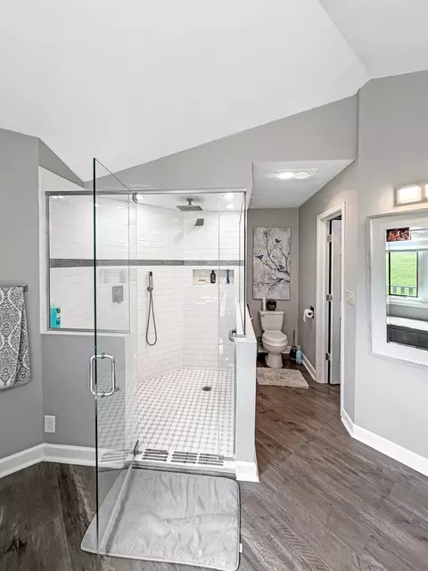 Bath - 2579 W Fairgrounds Rd, Freeport, IL 61032 photo 5 of 8