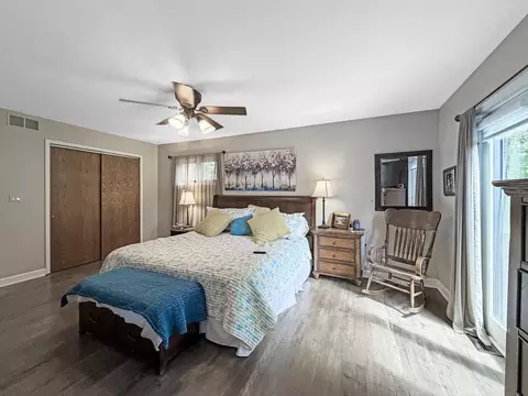 Bedroom - 2579 W Fairgrounds Rd, Freeport, IL 61032 photo 4 of 8